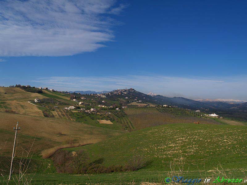 01-P3312487+.jpg - 01-P3312487+.jpg -  Panorama del borgo.